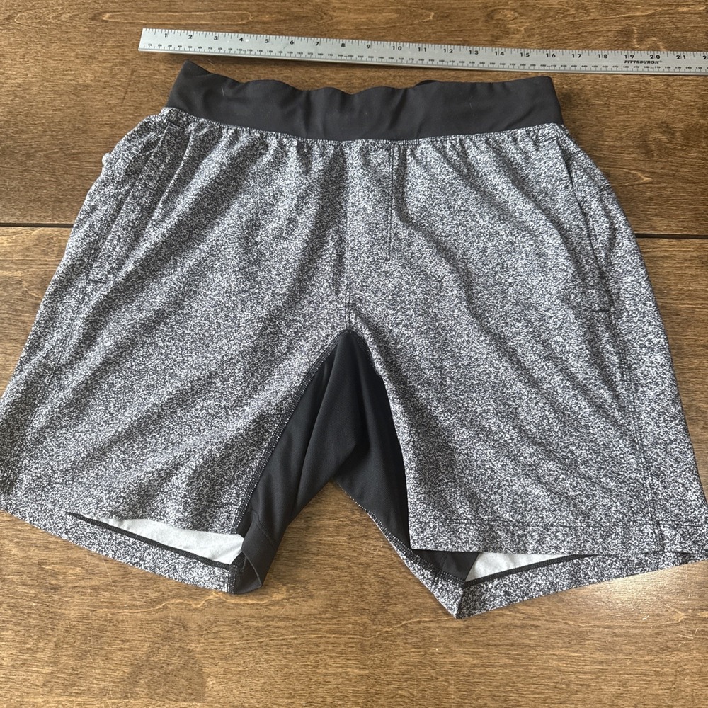 Lululemon Men's T.H.E. Shorts Linerless Athletic Heather Gray 11" Inseam Sz Med